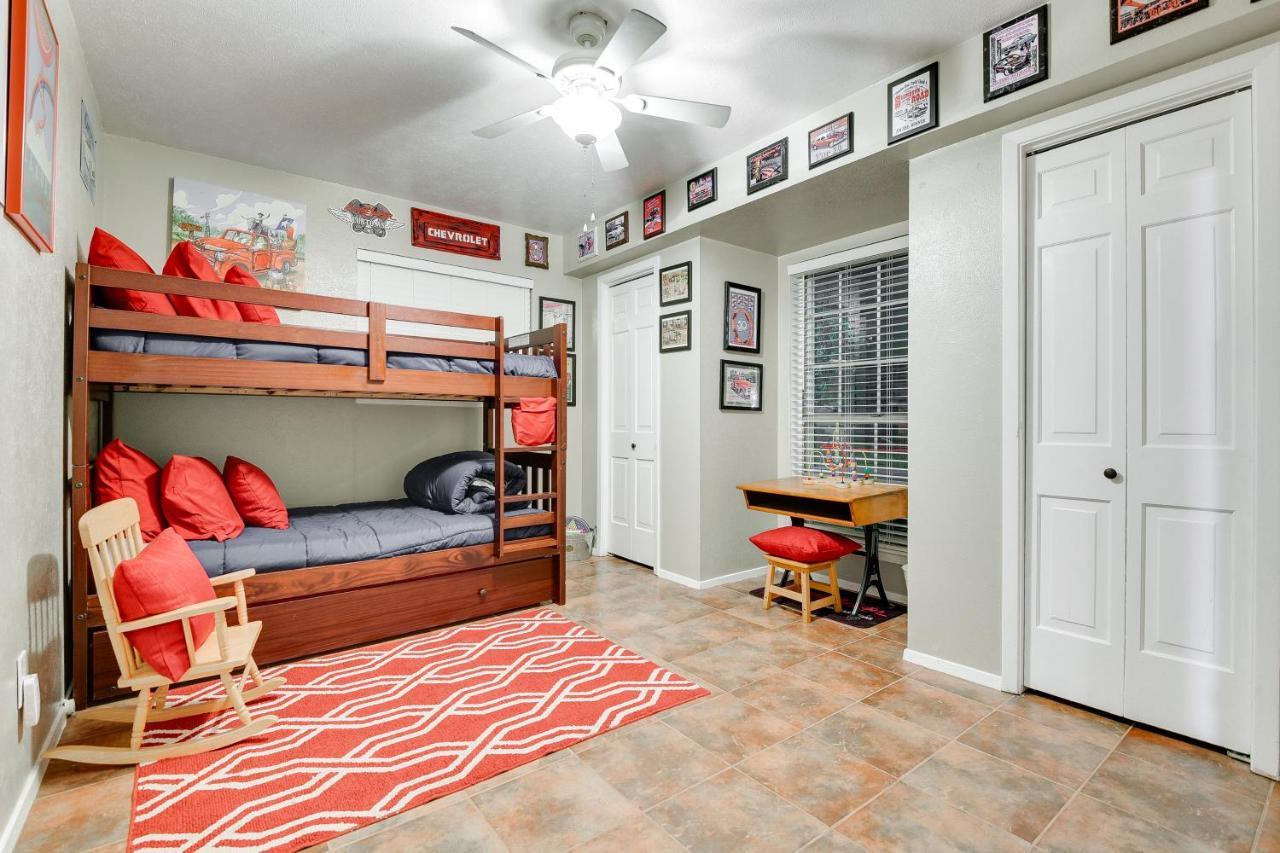 Arlington Home With Patio, Walk To Atandt Stadium! Exterior photo